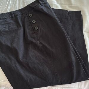 Button front pockets! Talbots capris!